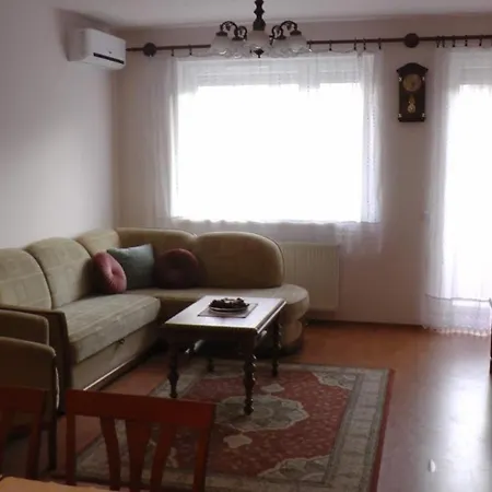 Apartamento Nepliget Apartman *
